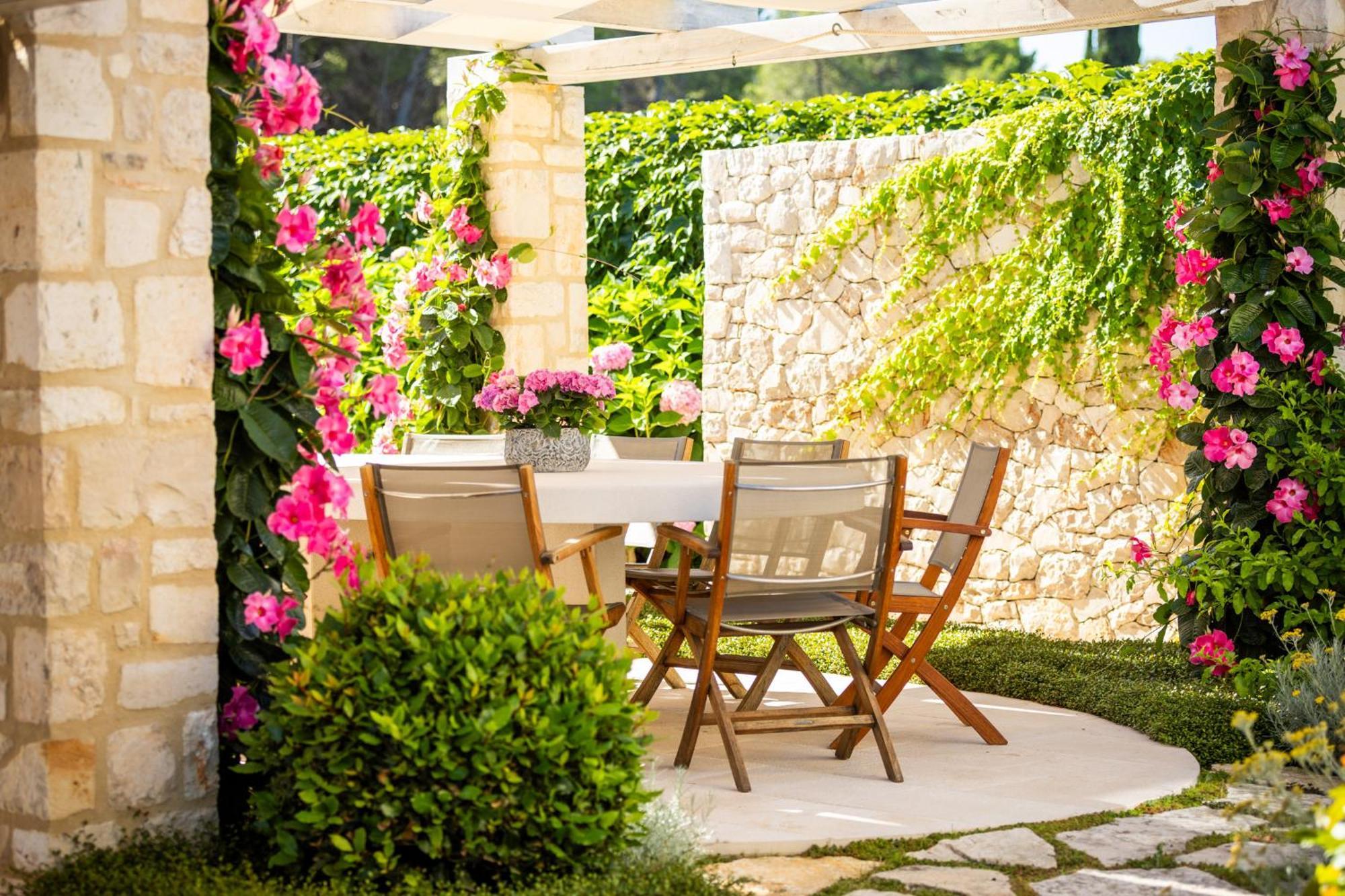 Hotel Lemongarden - Adults Only Sutivan Eksteriør bilde