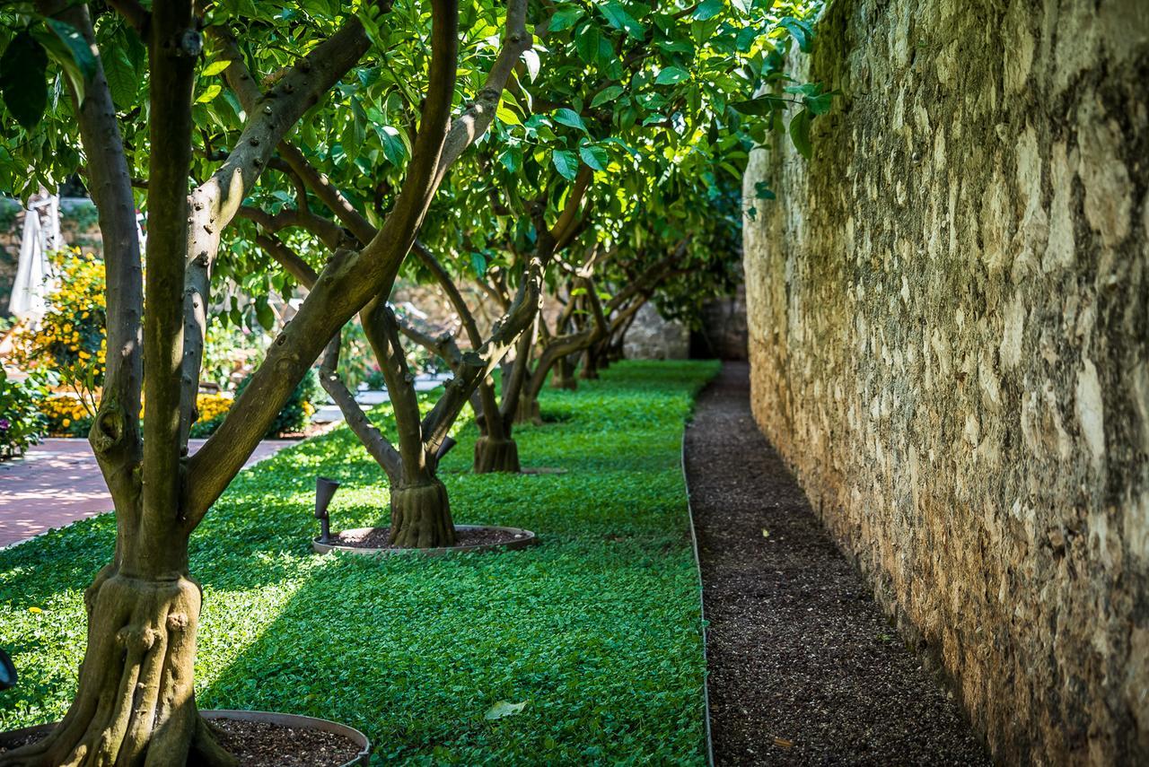Hotel Lemongarden - Adults Only Sutivan Eksteriør bilde